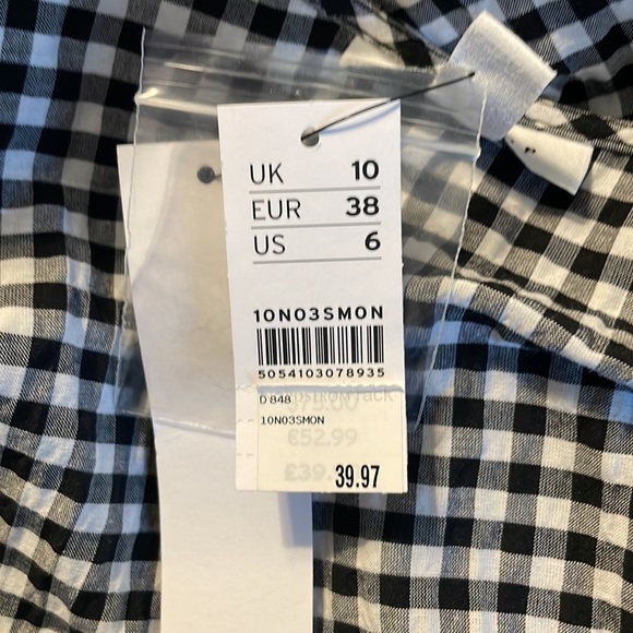 NWT black and white gingham print wrap dress with pockets. - Picture 9 of 9